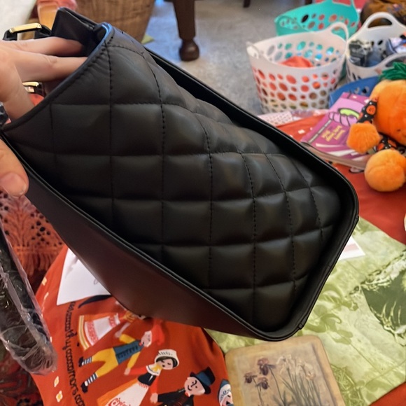 Big Black Sturdy Purse says St. John - Picture 3 of 9